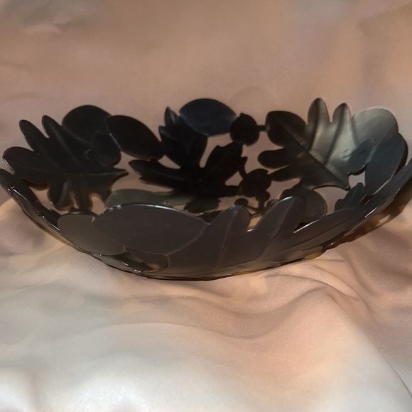 # 24 ✅ Bronze colored metal leaf and acorn bowl. - Picture 4 of 5